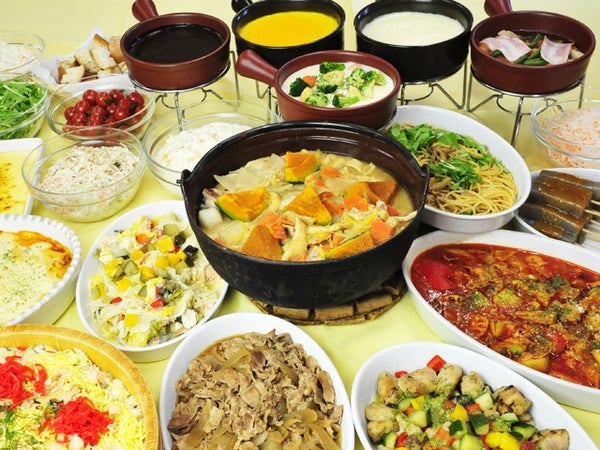 ■【山梨】ハイジの村でスイス&甲州郷土料理ビュッフェ♪旬のいちご狩り園内食べ放題&大人気『桔梗信玄餅の詰め放題』も!3